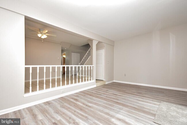 Building Photo - 8853 Teakwood Ct