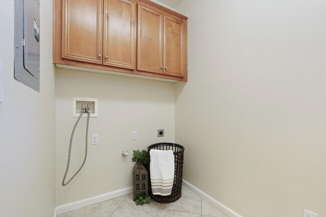 Building Photo - 356 S Paraiso Way