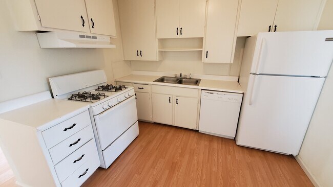 Building Photo - 3-2 in Southlawn!