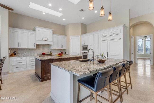 Building Photo - 6938 E Lomas Verdes Dr