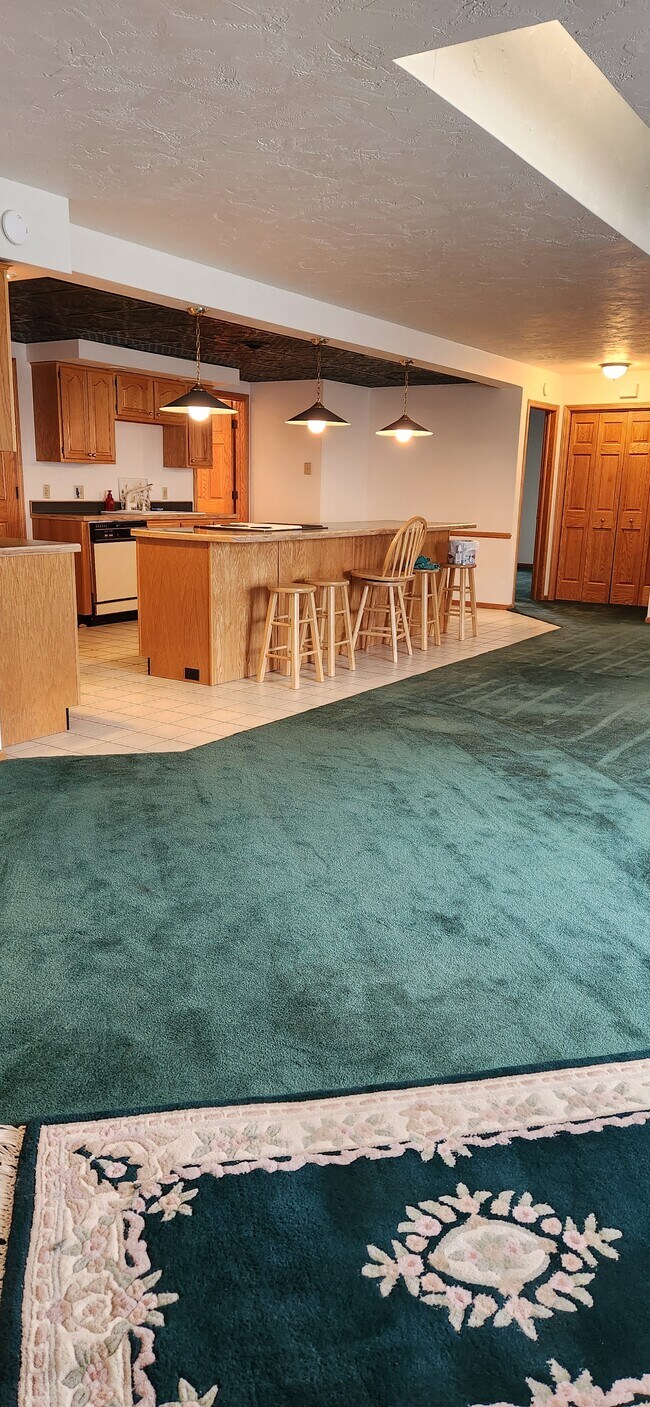 Building Photo - 4415 State St