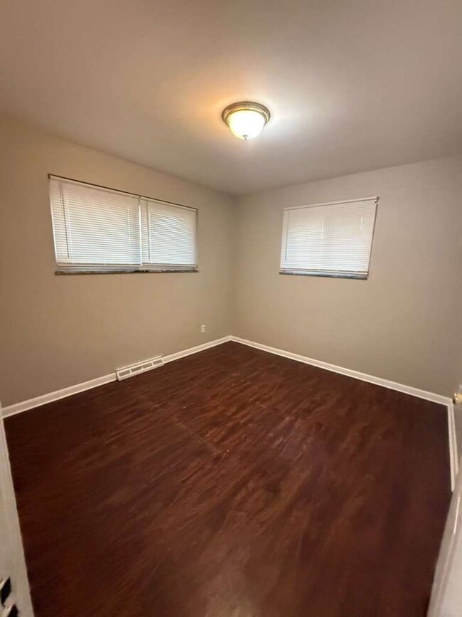 Building Photo - "Charming 3-Bedroom Gem on Walker Avenue – Cozy Living in St. Louis!"  Section 8 Welcome