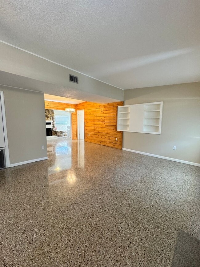 Building Photo - 813 Center Ln