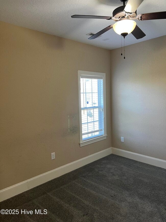 Building Photo - 2013 Croyden Cir