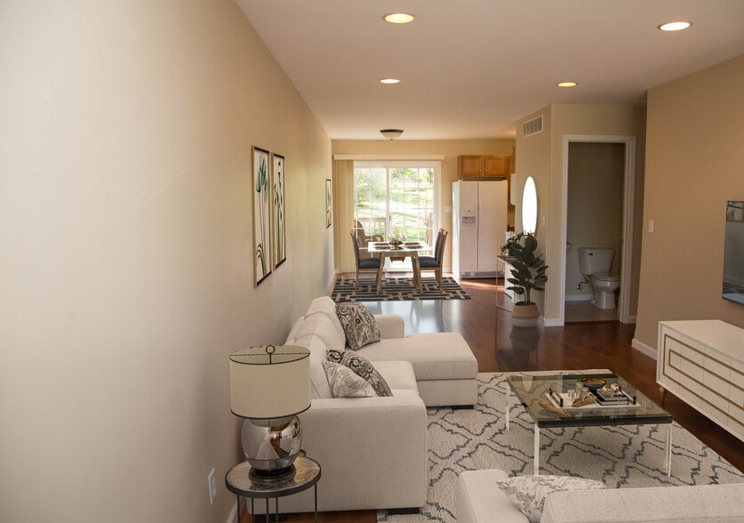 Building Photo - 2680 Beverly Ave