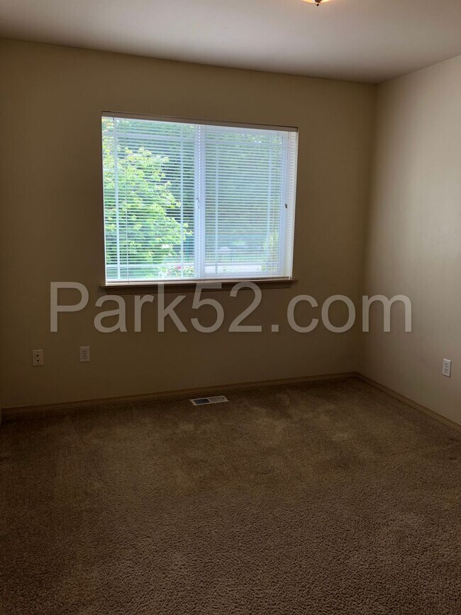 Building Photo - 3-Bedroom Duplex Home - Gated Community - South Hill