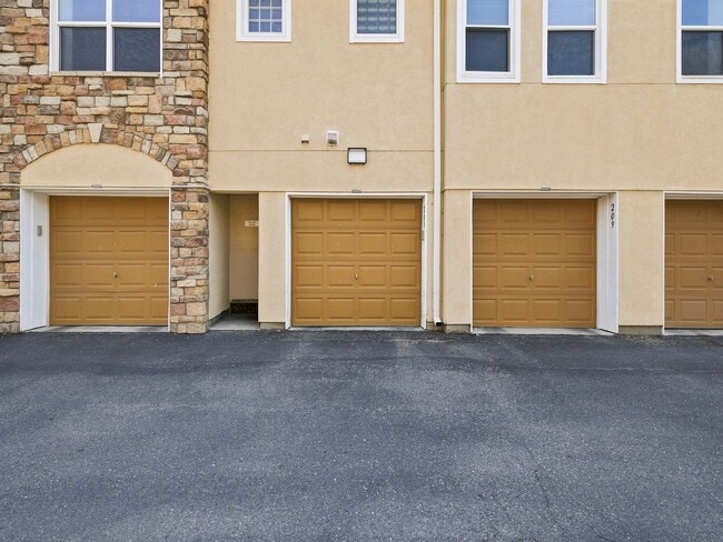Building Photo - Bright & Inviting 1st Floor Condo for Rent!