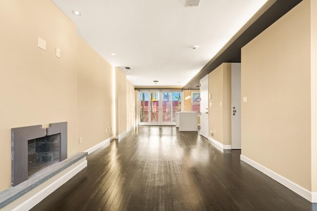 Building Photo - 526 Manila Ave