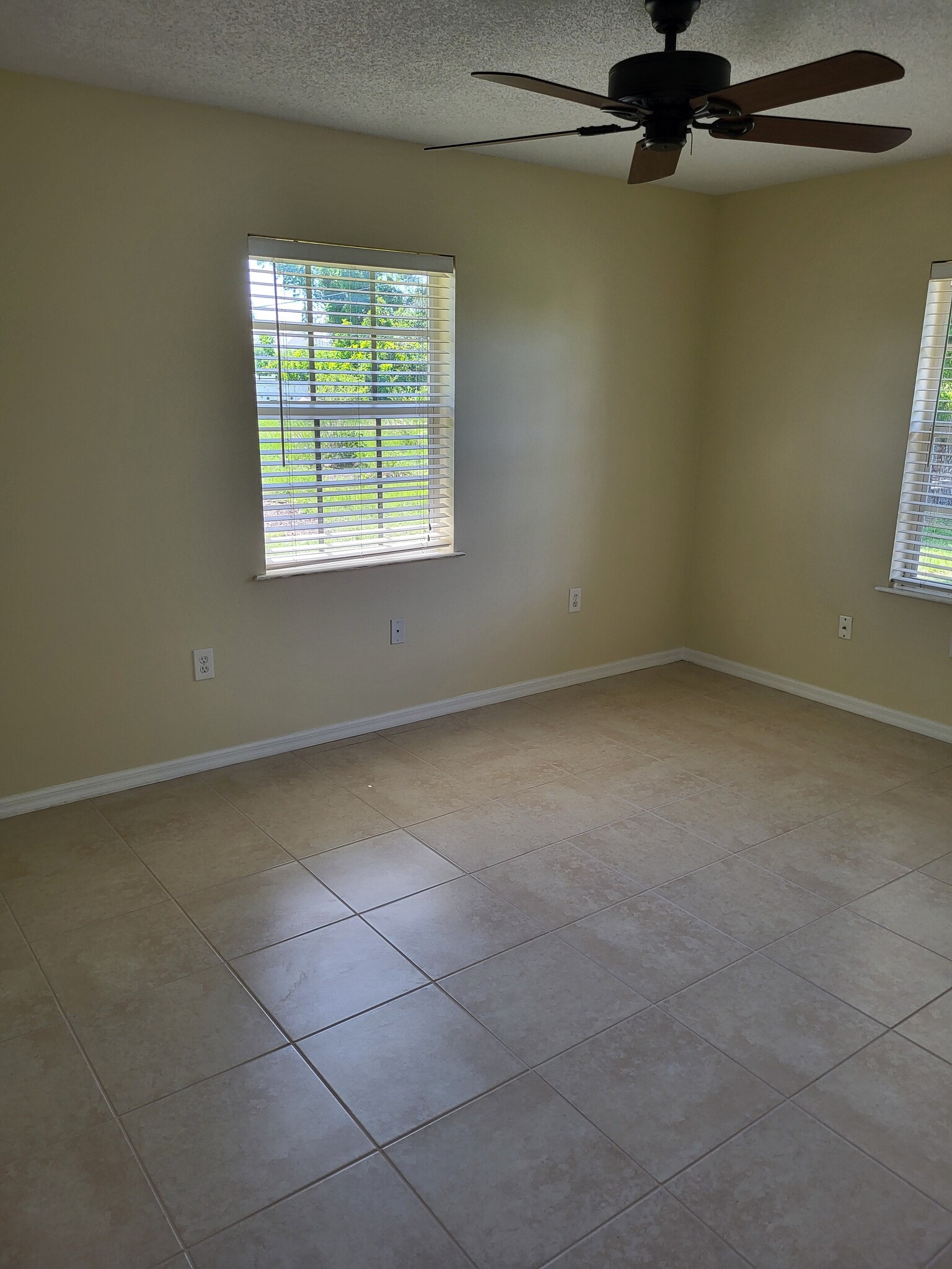 Building Photo - 10067 Topsail Ave