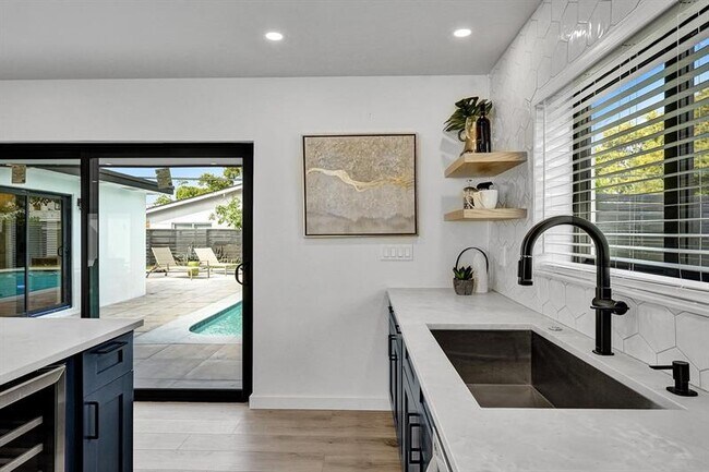 Building Photo - 5501 NE 18th Terrace