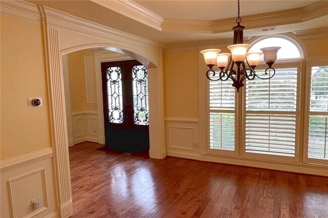 Building Photo - 330 Knollcrest Ct