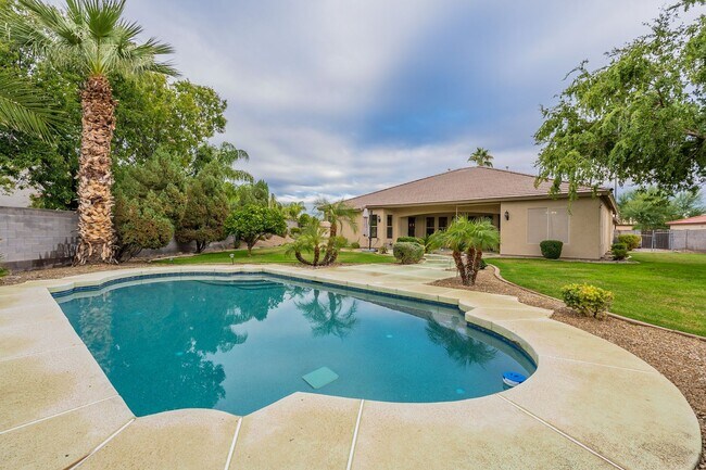 Building Photo - 4 Bedroom, 2.5 Baths with Private Pool!