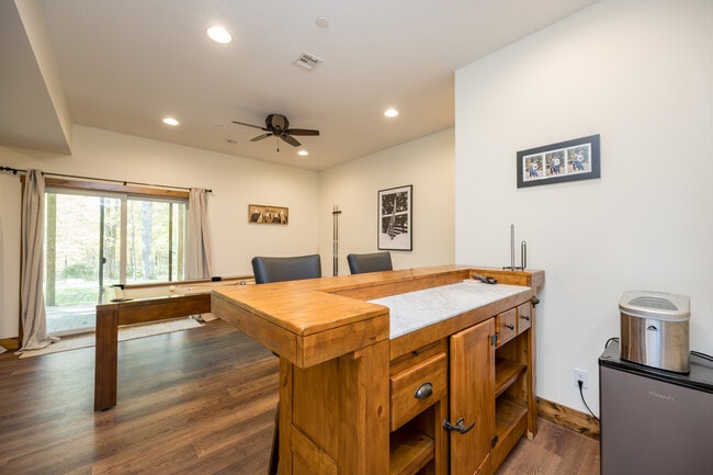 Building Photo - 153 Golden Meadow Ln