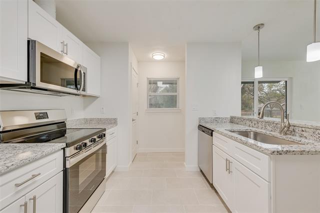 Building Photo - 3853 Commonwealth Dr