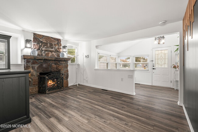 Building Photo - 611 Parkside Ave