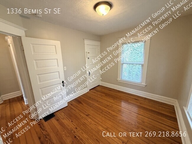 Building Photo - 1336 Bemis St SE