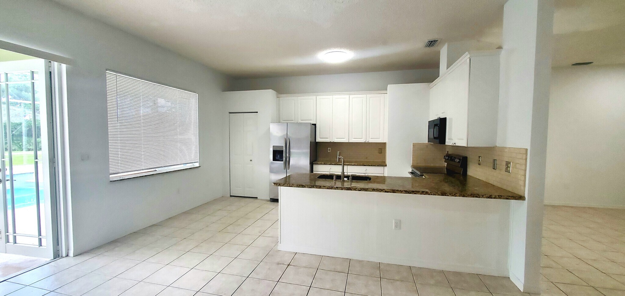 Building Photo - 420 SE 23rd Ln