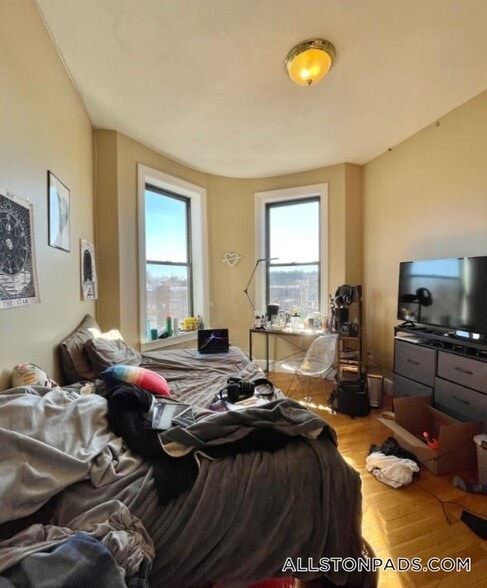 Building Photo - 19 Highgate St