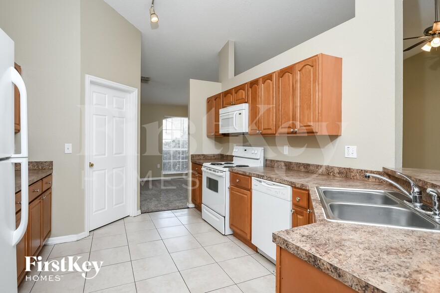 Building Photo - 819 Summer Glen Dr