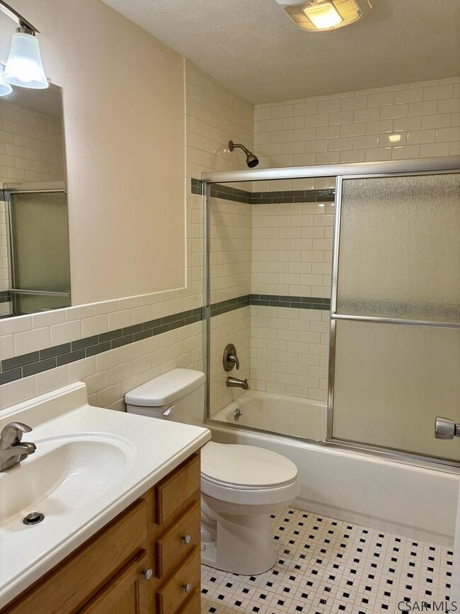 Building Photo - 427 Devon Dr