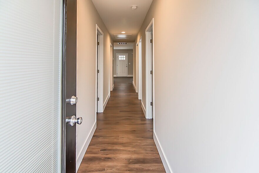 Hallway (Front Door) - 54 Creekside Ln
