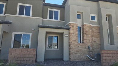 Building Photo - 988 Gearus Pl