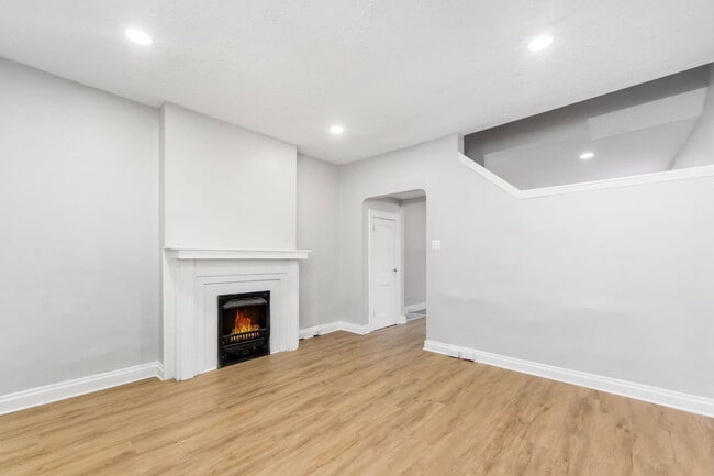 Building Photo - 415 E Mithoff St