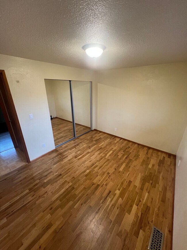 Building Photo - A great connection make all the difference!