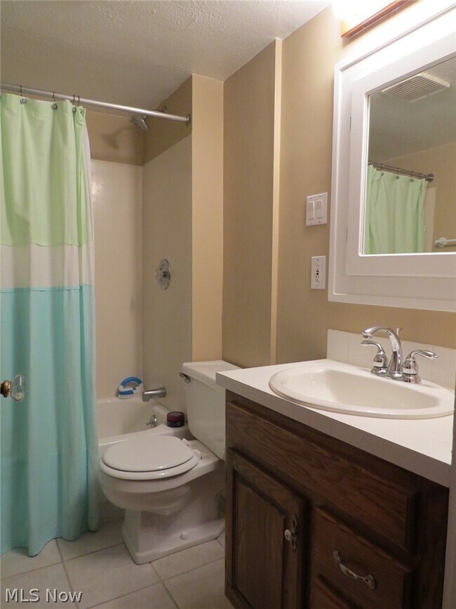 Building Photo - 13834 Clifton Blvd