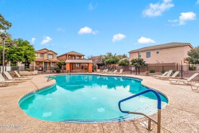 Building Photo - 1670 E Elgin St