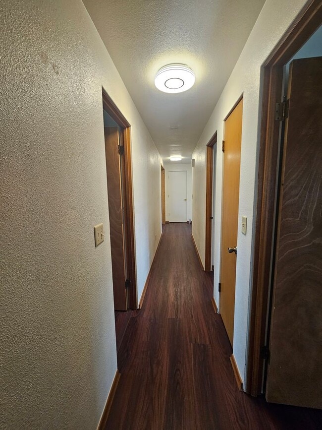 Building Photo - 1404 S Cherry St