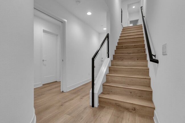 Building Photo - 2907 W Exposition Pl