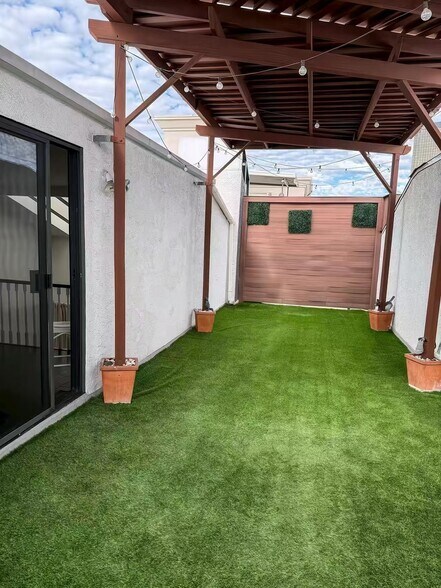Patio - 1120 Granville Ave
