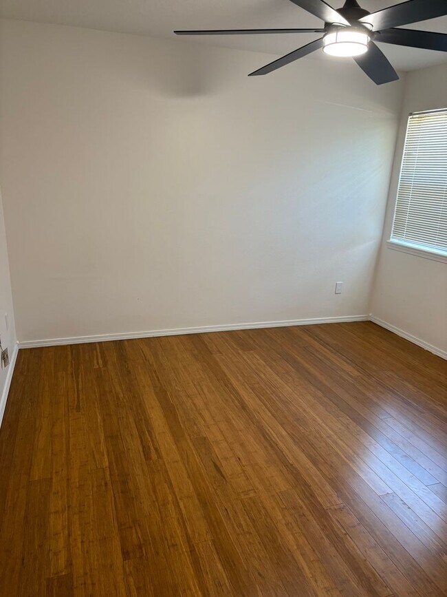 Building Photo - 4345 Kings Pl