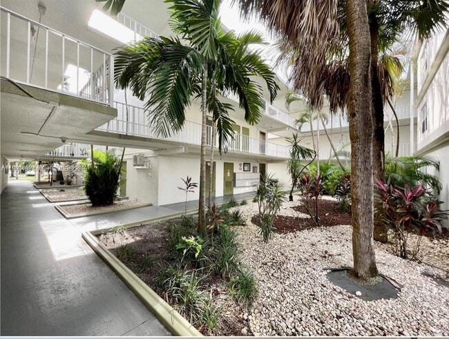 Building Photo - 4235 N University Dr