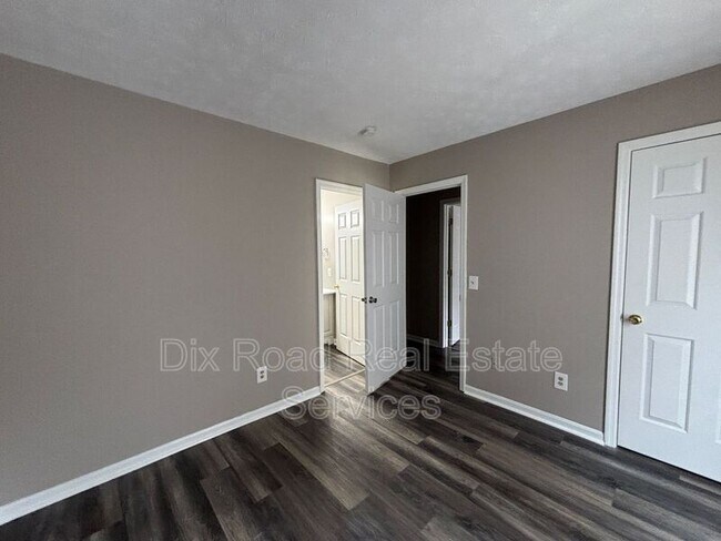 Building Photo - 490 Peyton Dr