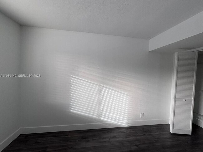 Building Photo - 5917 Vía Vermilya