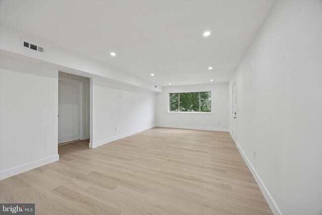 Building Photo - 511 Bradley Ct