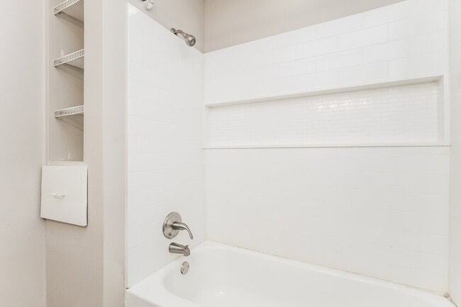 Building Photo - 303 Morgans Turn