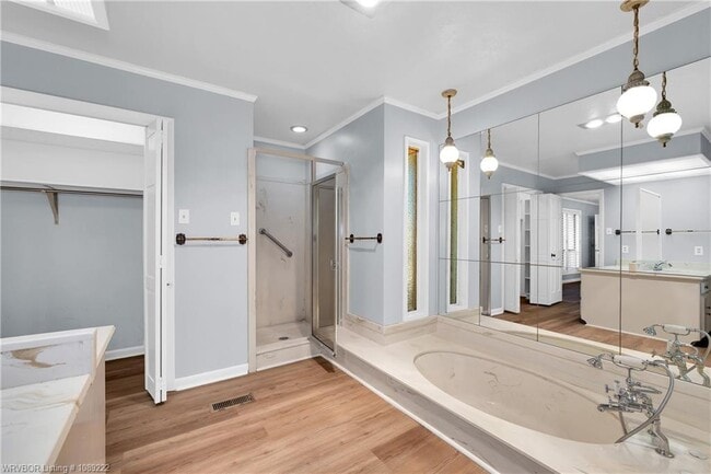 Building Photo - 2411 S 46th St