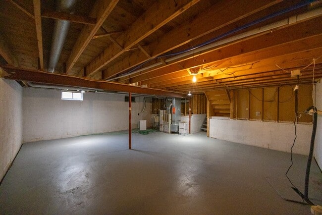 Building Photo - 202 Spring Tree Ln