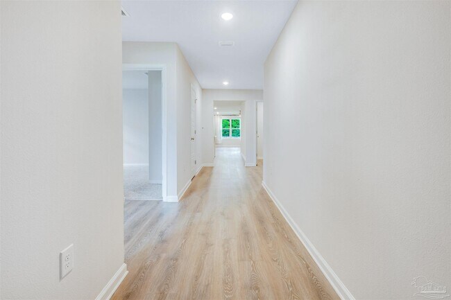 Building Photo - 975 Lovebird Ct