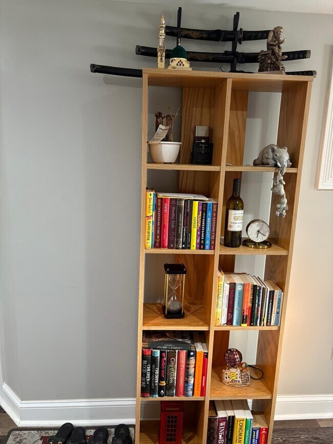 Building Photo - 6541 S Ingleside Ave