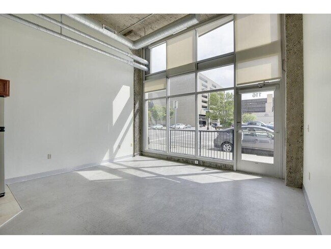 Building Photo - 521 S 7th St