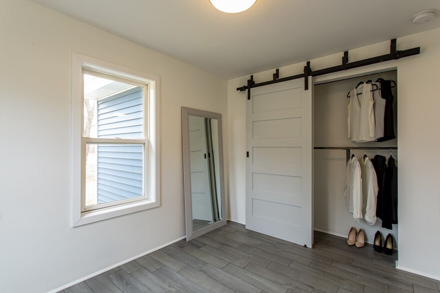 Building Photo - 12956 Portage Road