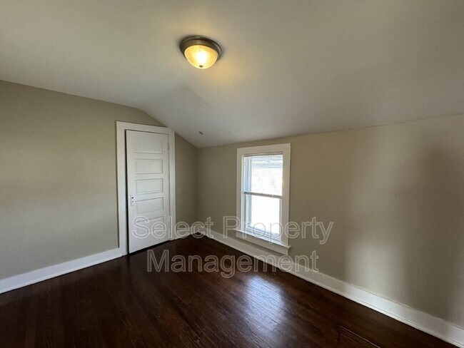 Building Photo - 1230 W Wildwood Ave