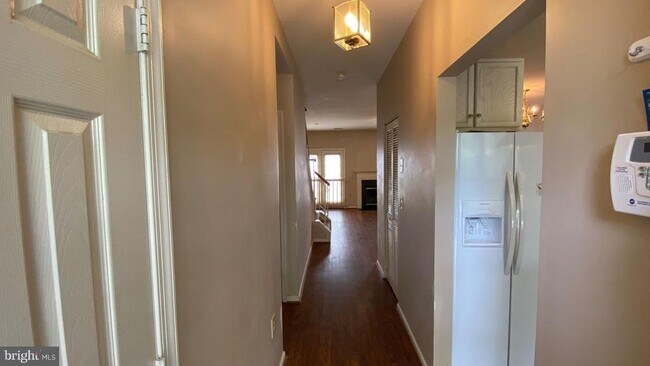 Building Photo - 2461 Medford Ct