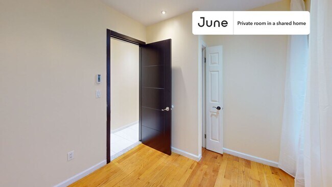 Building Photo - Room in Shared 6 bed/3 bath home