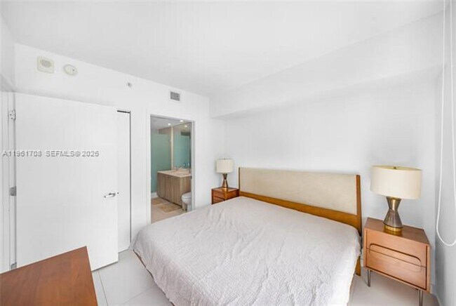 Building Photo - 501 NE 31st St