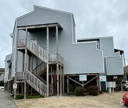 Building Photo - Beach Lovers!